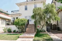 Private 2nd Story Apartment in the Heart of Long Beach- Pura Vida! - Wifi