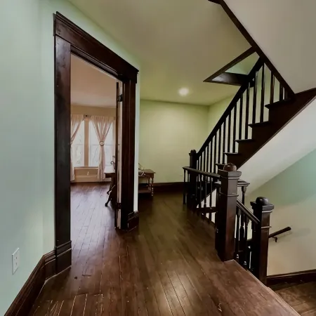 1904 home near Tacoma dome & convention centerPet friendly