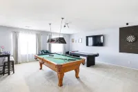 4Bedroom with King bed/ Suite Downstairs - Bungalows