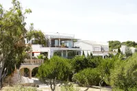 Luxury apartment with beautiful views, private pool and beach access - Villaer