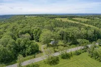 Charming Cabin minutes from Keuka Lake - Hytter