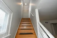 Scenic Hiking in Cuyahoga Valley National Park! 3Br House, Central Air & Laundry - 3-Star