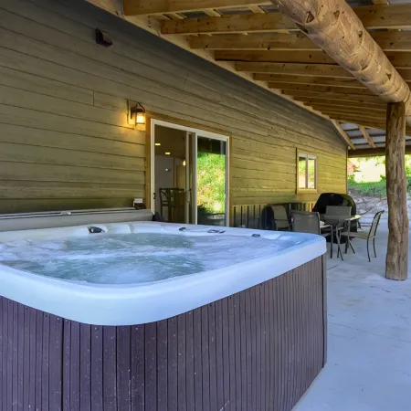 Lazy Dog Lodge, Hot Tub, AC & Activities Near Black Hills