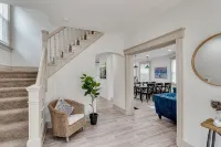 ROOMY, COMFY, and CONVENIENT Historical Home - 3 ดาว