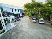 Front One Hotel Purwodadi - parkir