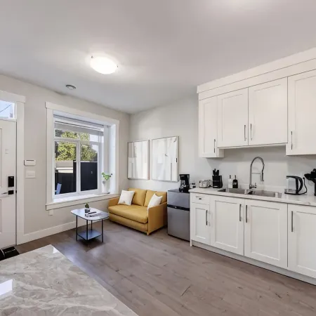 Quiet Private Entry Suite |Free Parking&Near Metro