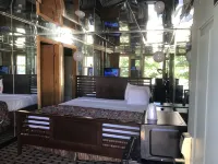 Capri Motel - Beach