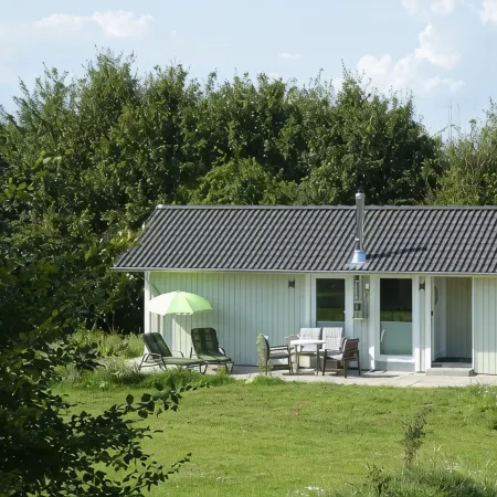Ferienhaus Lachmöwe - Kleines, Modernes Haus, Idyllisch im Grünen Gelegen