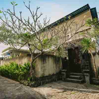 Happy Devi Guesthouse Hotel Exterior