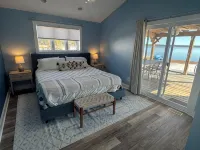 Lake front living with private sandy beach! - Wifi