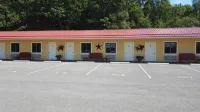 The Garrett Inn - Motels