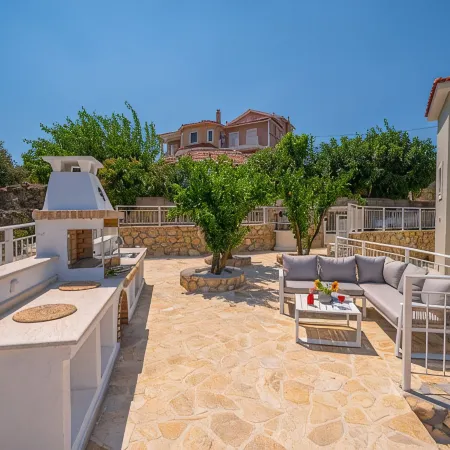 Luxury Villa with Guest House in tranquil setting with Private pool