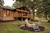 Resort Cabin w/ Firepit, Spacious Deck & Outdoor TV - 2 Miles to SDC - 샬레 호텔