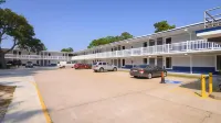 Heart of Manteo - parking