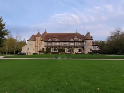 Chambres d'Hôtes Manoir de Beaumarchais Hotels in Lumigny-Nesles-Ormeaux