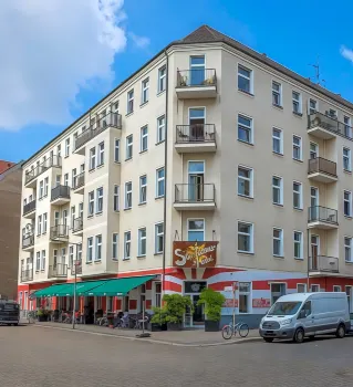 Sunflower Hostel Berlin Hotels near Avci