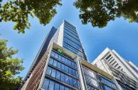 Holiday Inn Express Melbourne Little Collins Hotels near Fairbairn Park