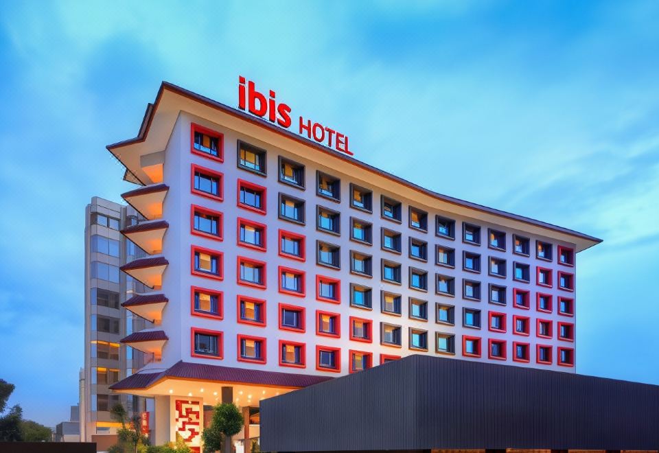 Ibis Jakarta Tamarin Hotel Over view