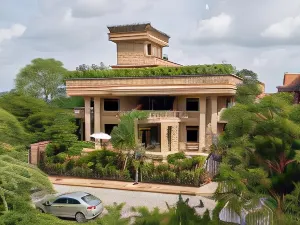 더 알몬드 트리