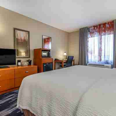 Fairfield Inn & Suites Holiday Tarpon Springs Rooms