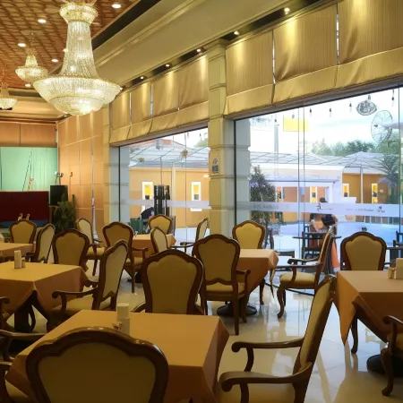 Ruean Phae Royal Park Hotel