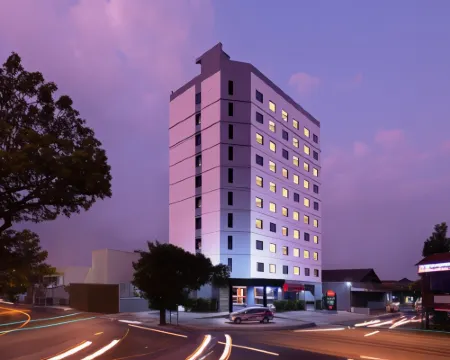 Hotel Neo Gading Solo Hotels in Surakarta