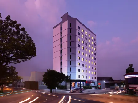 Hotel Neo Gading Solo Отели в г. Pasar Kliwon
