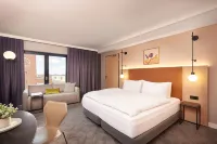 Adina Apartment Hotel Düsseldorf Hotels in der Nähe von St. Andreas