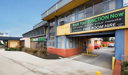 Meadow Inn Hotel-Motel Отели в г. Фокнер