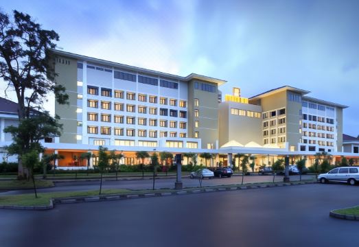 Sutan Raja Hotel Amurang - Housity