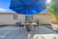 Serenity Retreat: Charming Home Near Attractions! 3 Bedroom Home by RedAwning