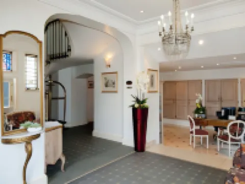 ラ ヴィラ ウジェーヌ エペルネーのホテル