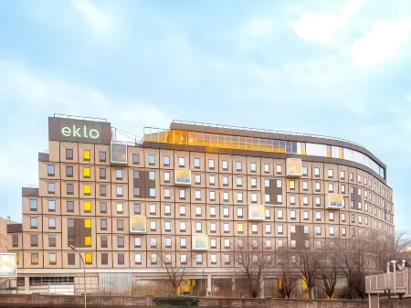 Eklo Hotels Paris Porte de Versailles Отели рядом со станцией Gare De Vanves-Malakoff