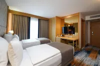 Days Inn by Wyndham Istanbul Bomonti Hotel in zona Abidin Gun Ilkogretim Okulu