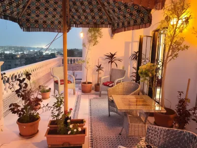 One bedroom apartment city views local to Airport Hotels near Abu Ashraf