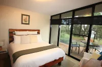 Down to Earth Farm Retreat Hotels in Sarsfield