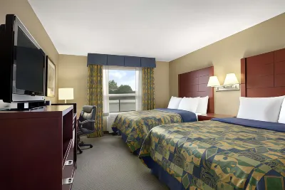 Travelodge by Wyndham Oshawa Whitby Hôtels à proximité de : Trent University Durham