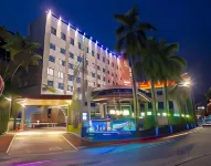 Blue Sky Hotel Hotels near Tugu Pemuda