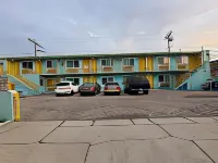 Rose Motel - parking
