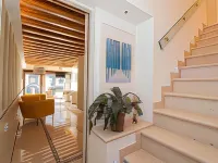 Leone Hotel Các khách sạn gần Phòng trưng bày nghệ thuật A Plus A Gallery
