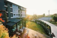 Proud Khaoyai Hoteles cerca de Thongsomboon Club