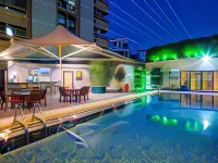 Novel Hotel City Center Hotels near Gold Souk