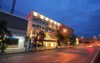 Bangkok Loft Inn Hotel di Thon Buri