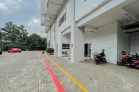 RedLiving Apartemen Easton Park Jatinangor - Yunus - parking