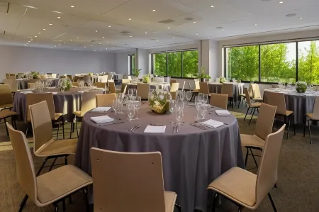 Four Points by Sheraton Warsaw Mokotow Отели рядом с достопримечательностью «Варшавский политехнический институт»