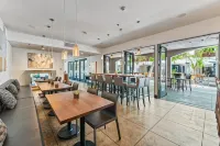 Hotel Casa 425 + Lounge, A Four Sisters Inn Hotels in Claremont