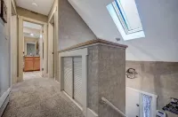Cozy ski retreat on Jack Frost Mountain, just 10-minute walk to ski office!