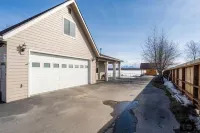 Modern Lake Lucille Lakefront, Whole 5 bedroom house, Private dock & games Hotel a Wasilla