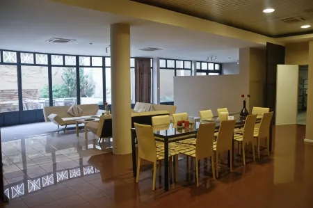 Ambassador Suites Antwerp Отели рядом с достопримечательностью «Зоопарк Антверпена»