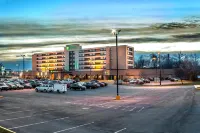 Holiday Inn LAVAL - MONTREAL by IHG - parking